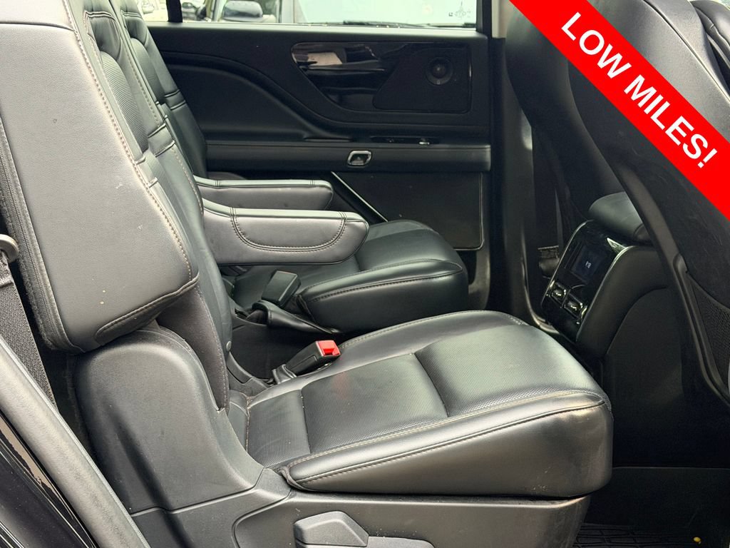Used 2025 Lincoln Aviator Reserve AWD/4WD image 22