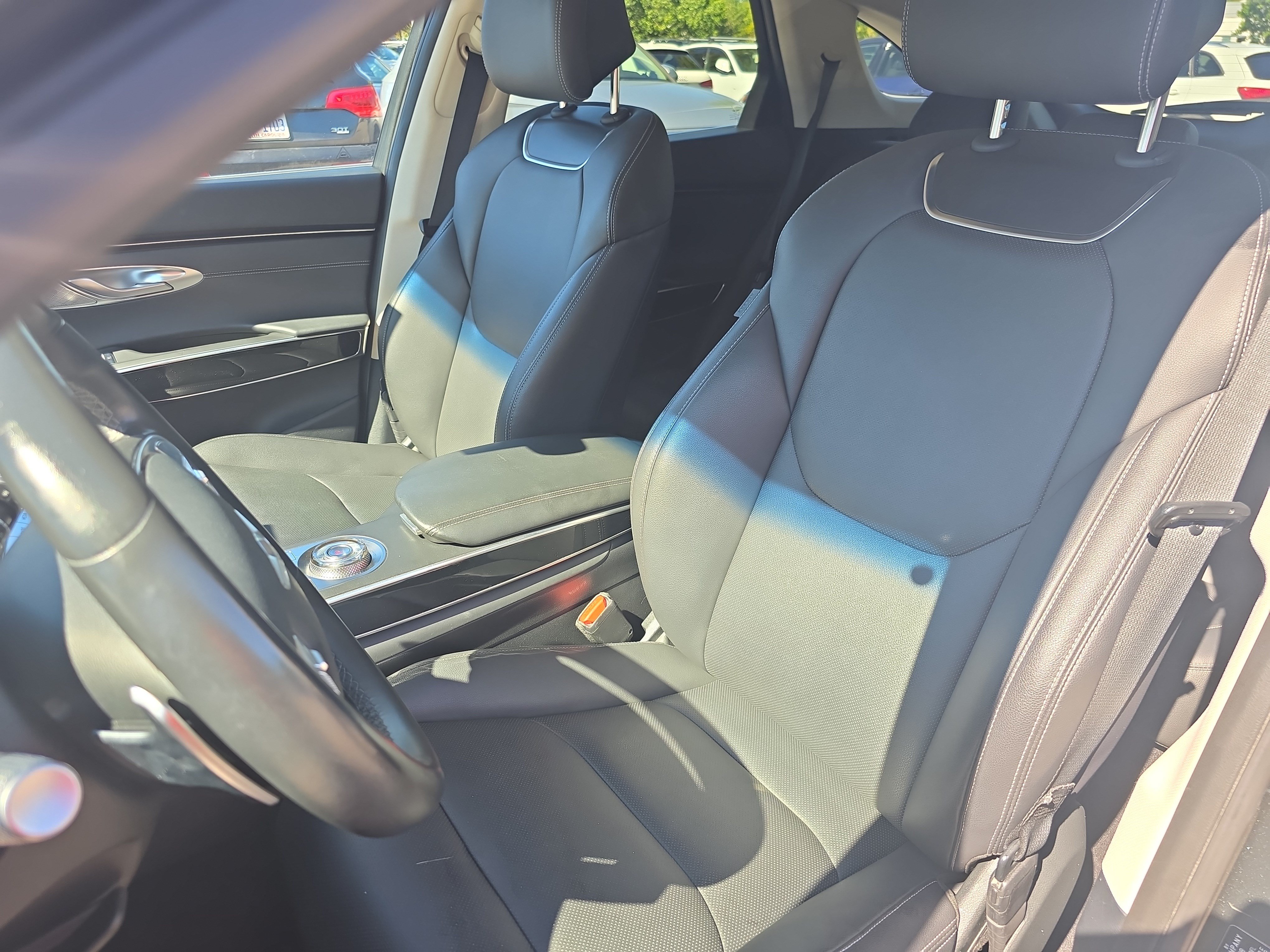 Used 2025 Genesis GV70 2.5T AWD/4WD image 17