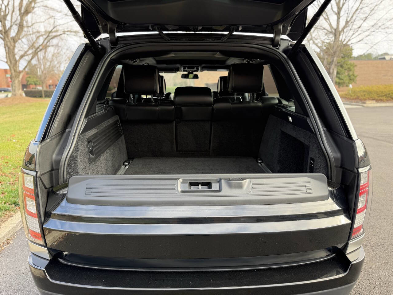 Used 2015 Land Rover Range Rover Autobiography image 27