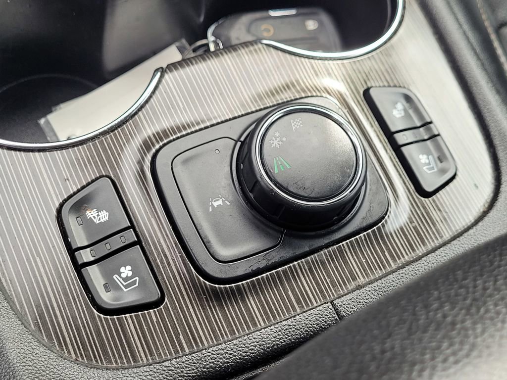 Used 2021 GMC Acadia SLT w/ Preferred Package image 24