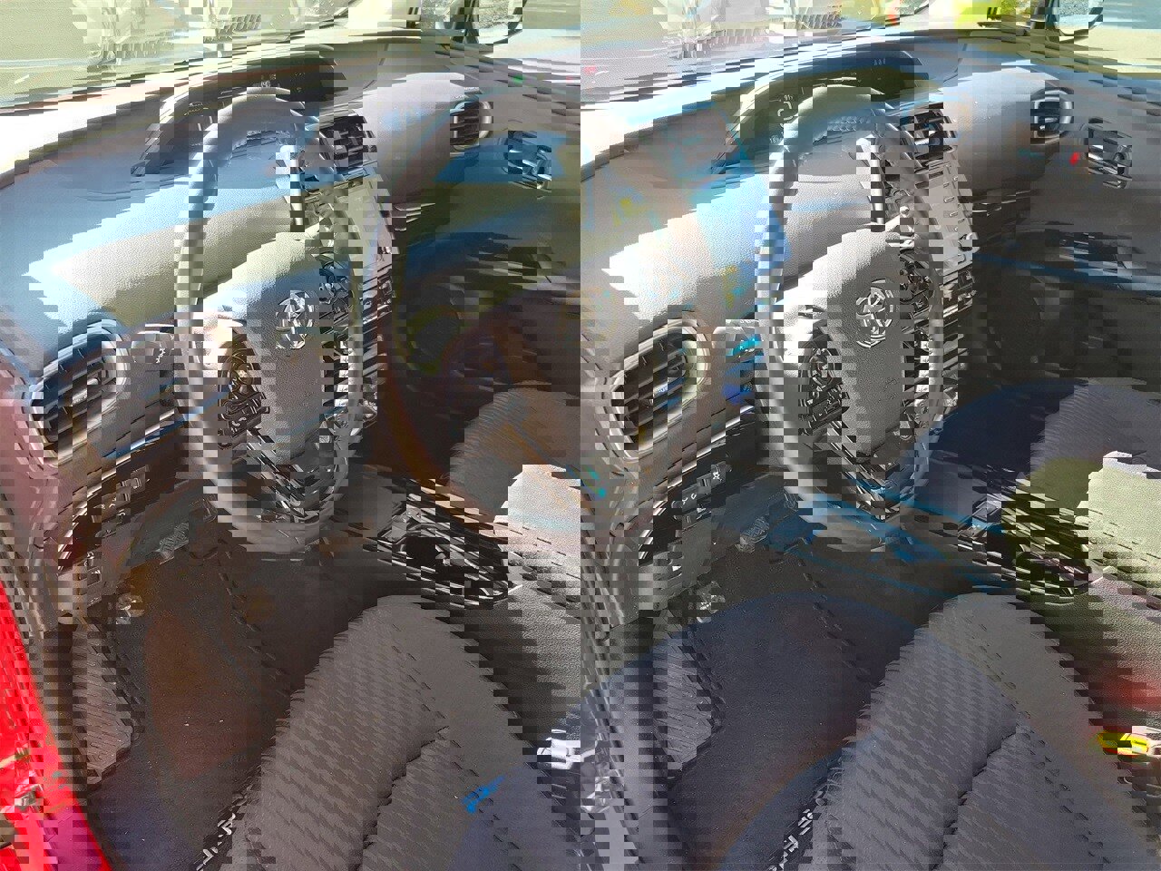 Used 2022 Toyota Prius Prime LE image 14