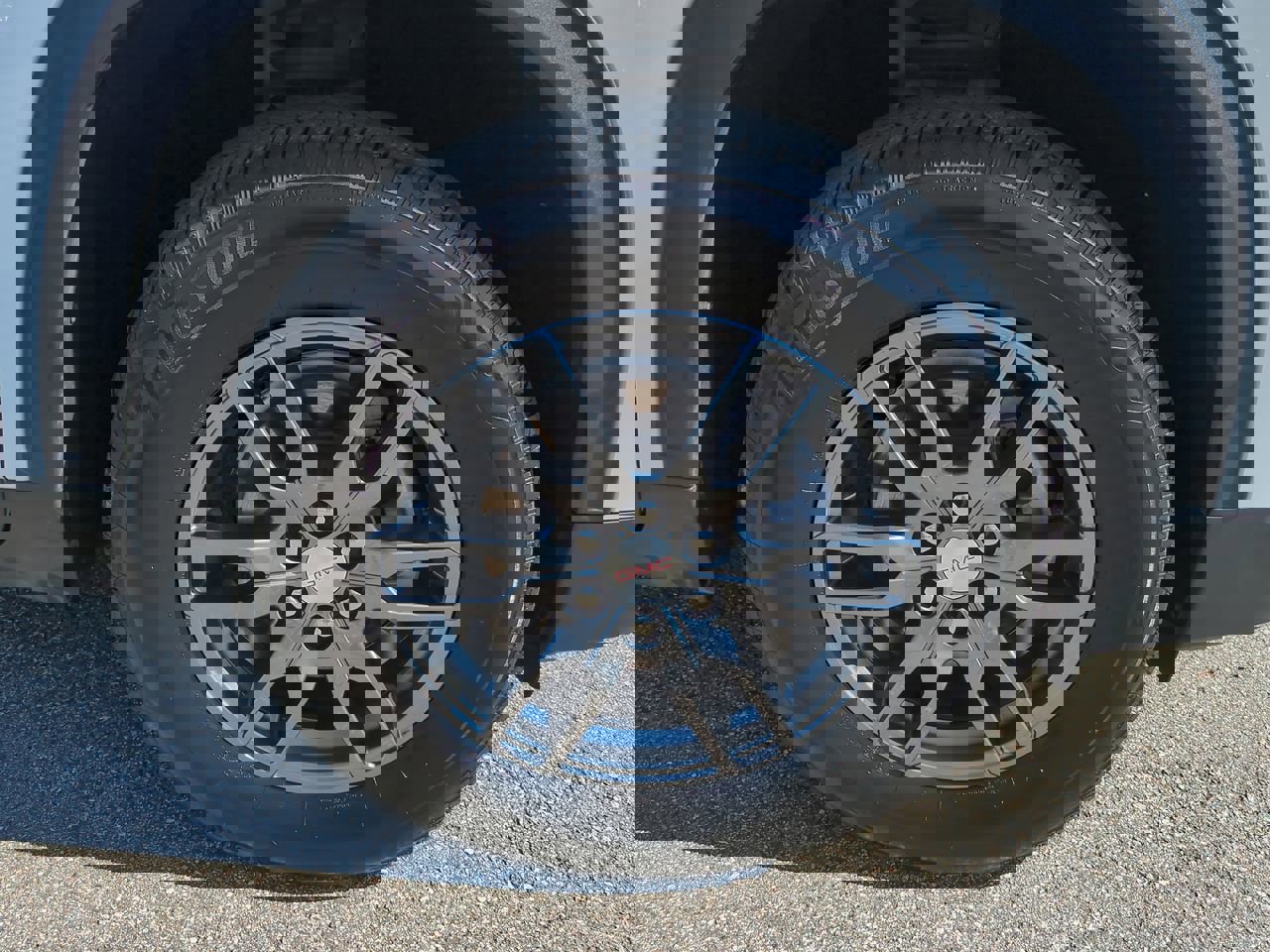 Used 2025 GMC Acadia Elevation image 11