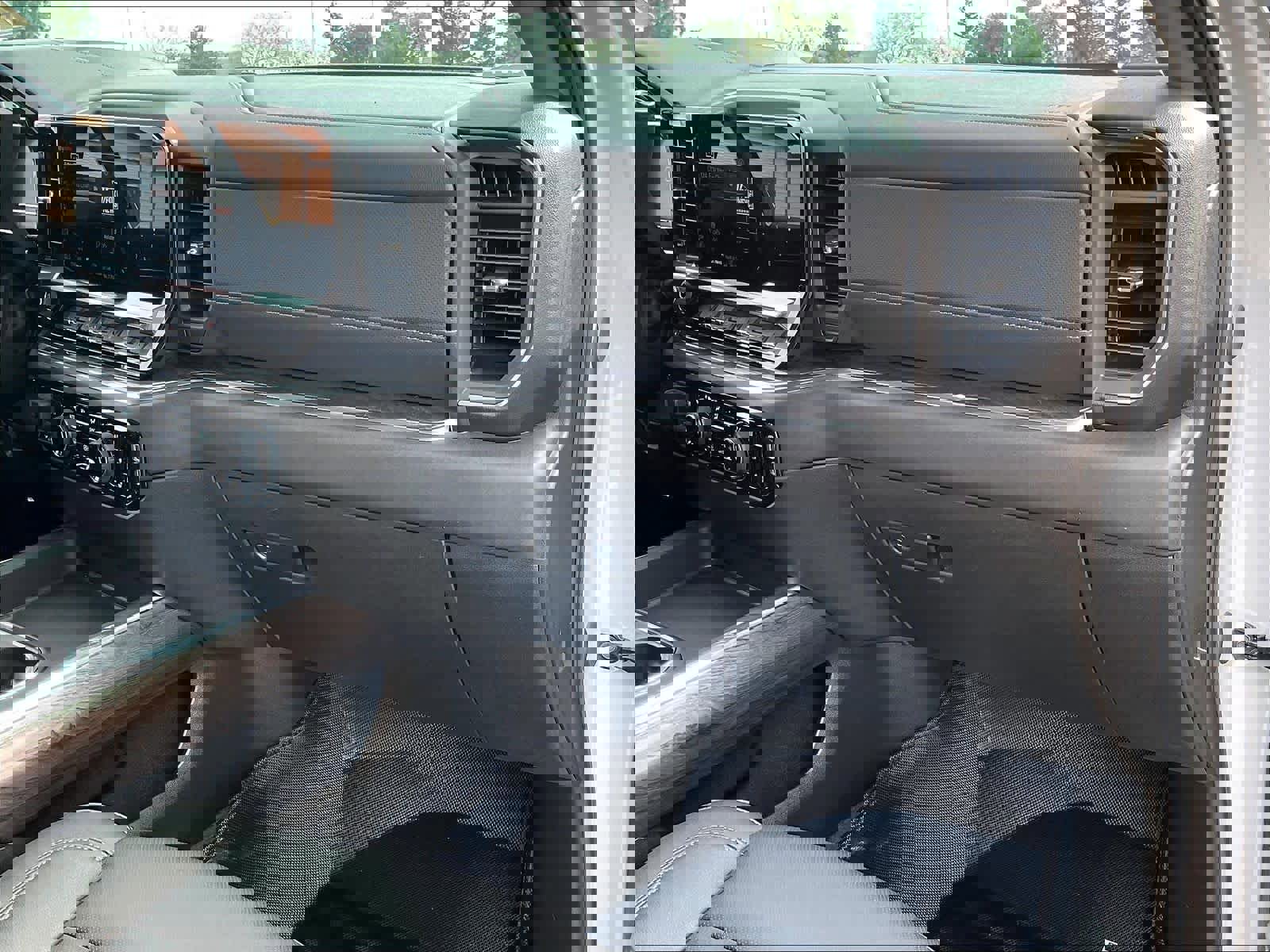 Used 2024 Chevrolet Silverado 2500 LTZ w/ LTZ Plus Package image 18