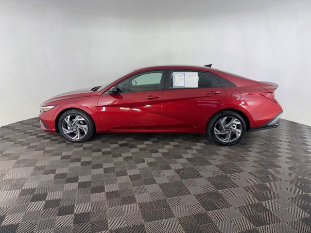 Certified 2025 Hyundai Elantra Sport w/ Cargo Package image 4