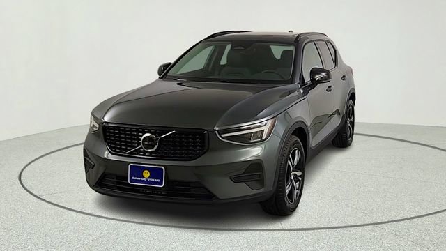 New 2026 Volvo XC40 B5 Core AWD/4WD image 2