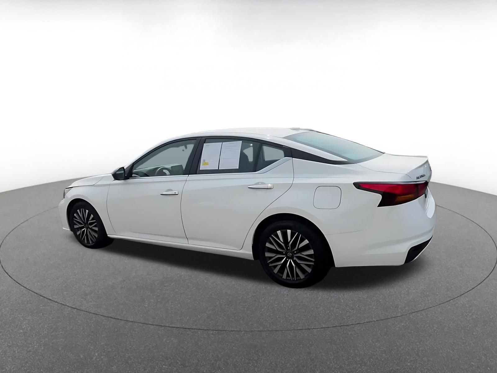 Used 2025 Nissan Altima 2.5 SV FWD image 9