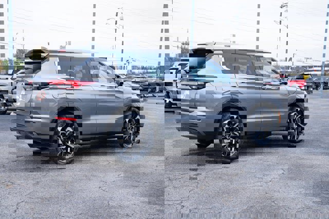 Used 2024 Mitsubishi Outlander SE Black Edition image 5