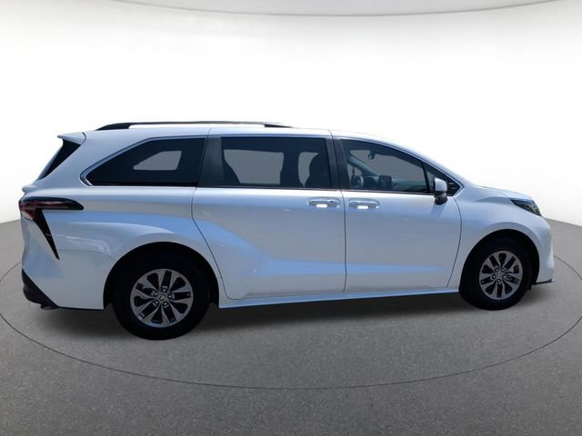 Used 2023 Toyota Sienna XLE FWD image 7