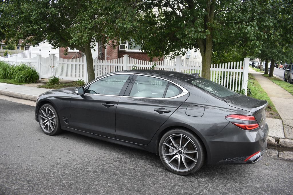 Used 2025 Genesis G70 2.5T AWD/4WD image 9