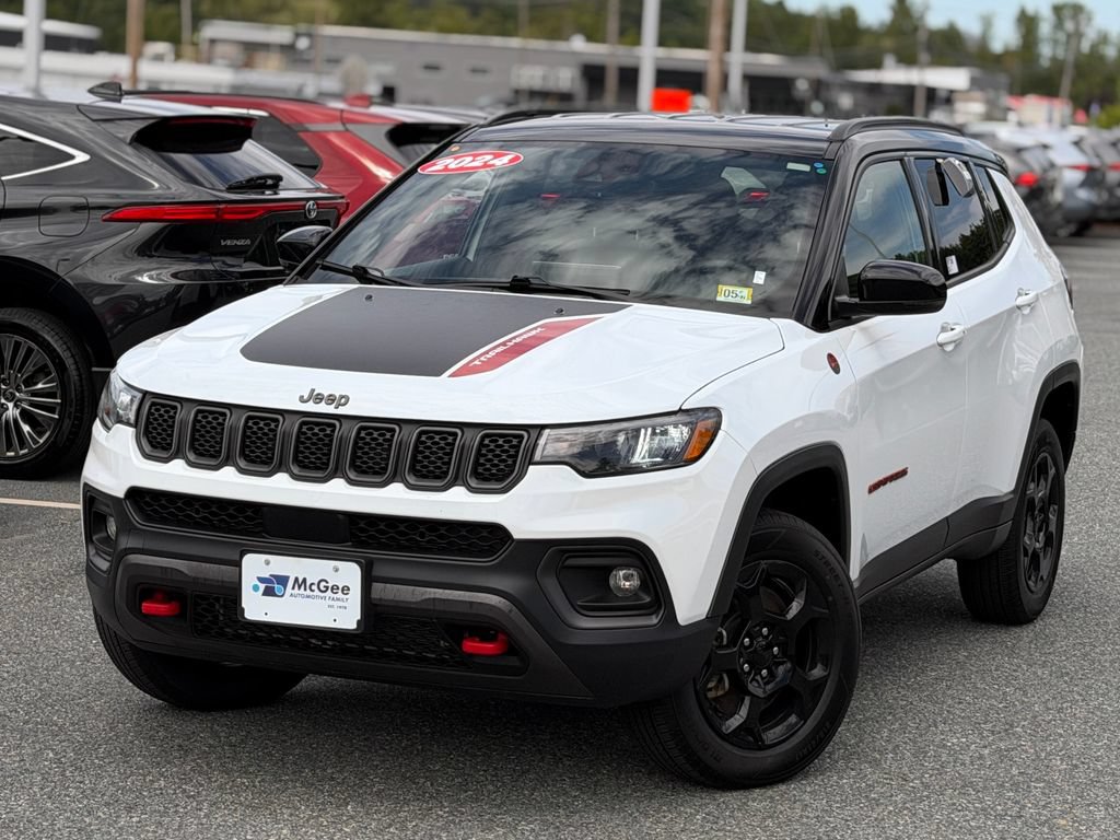 Used 2024 Jeep Compass Trailhawk AWD/4WD image 1