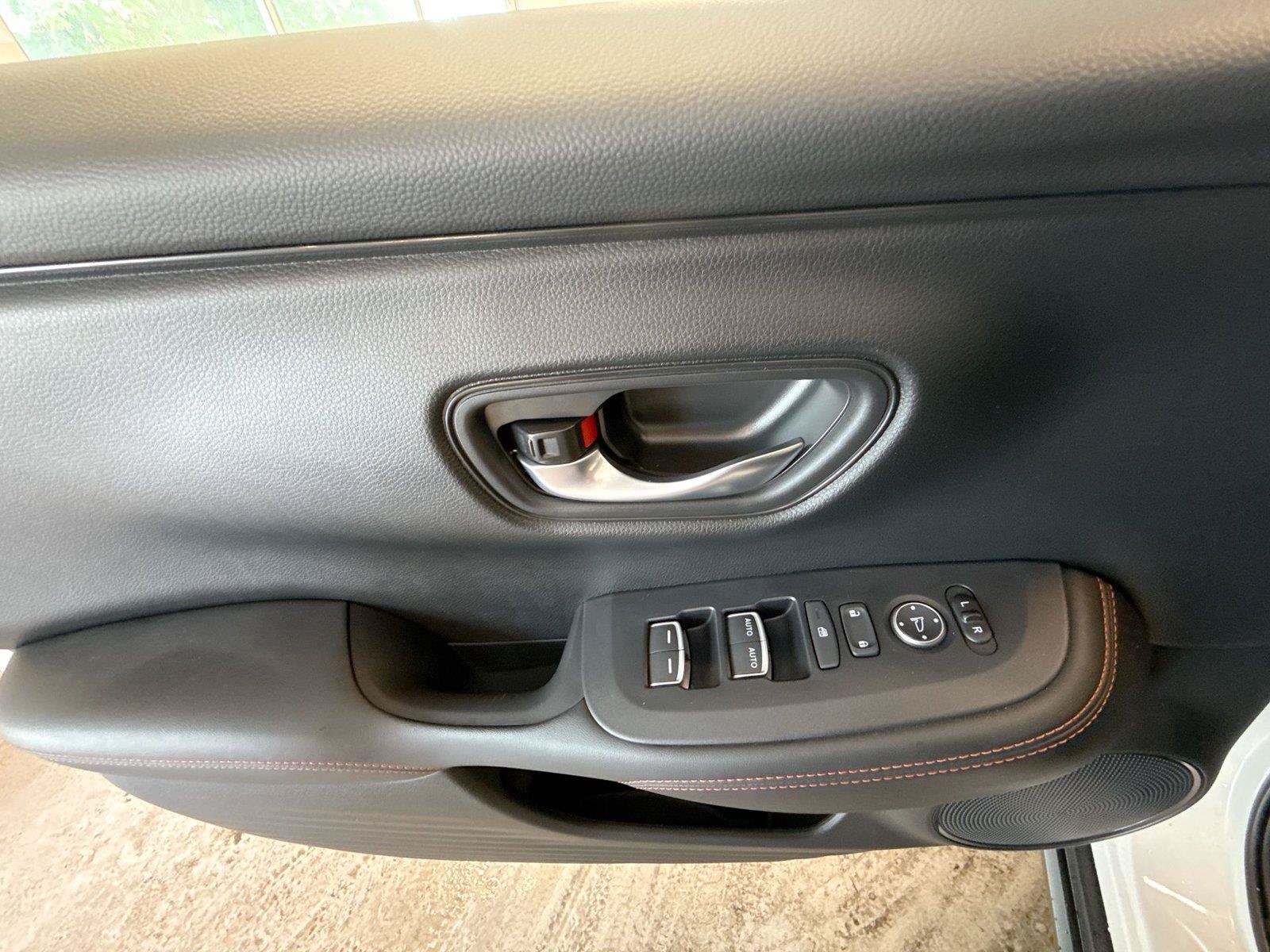 Used 2025 Honda HR-V Sport image 15