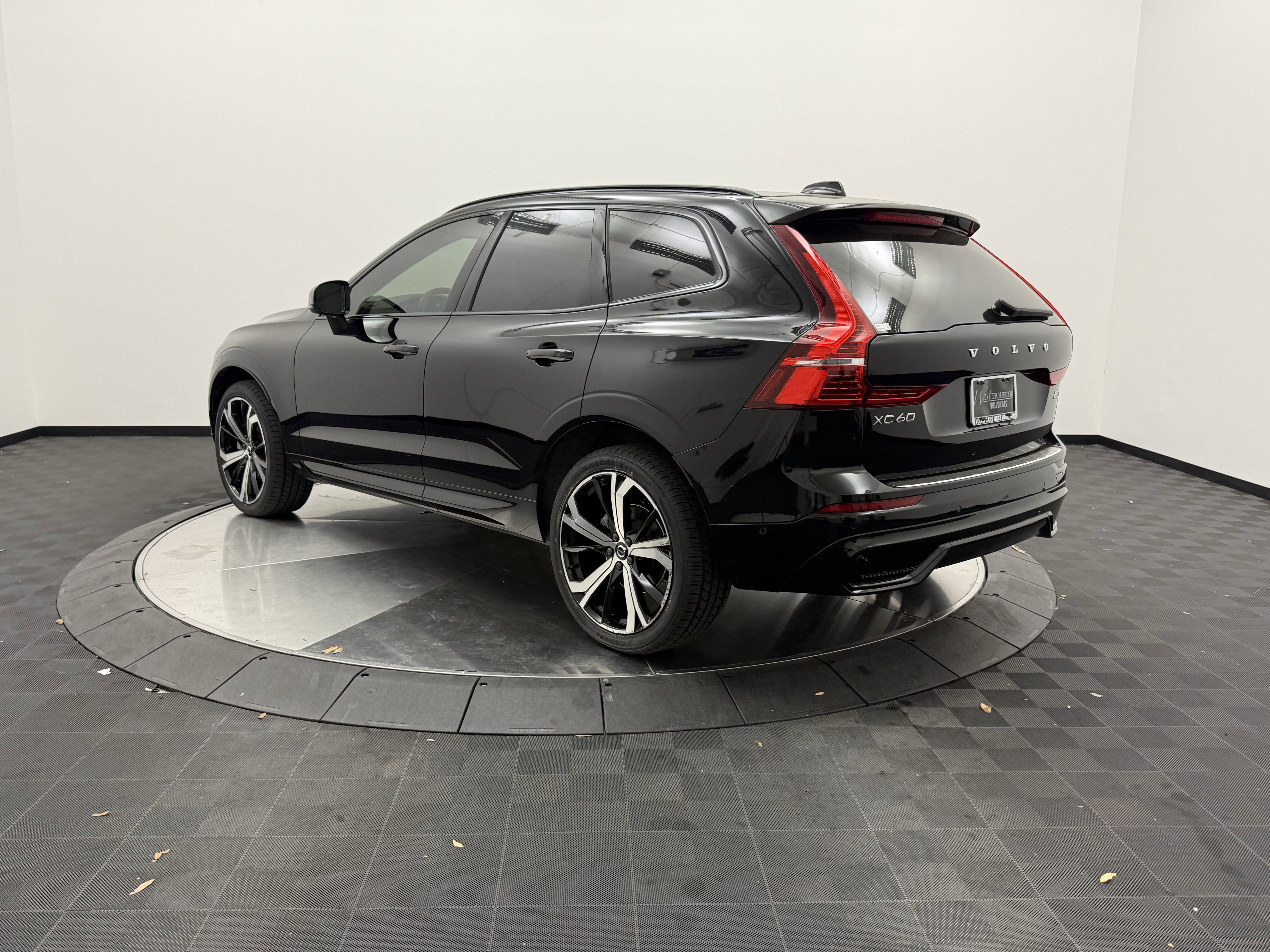 Used 2024 Volvo XC60 B5 Ultimate w/ Protection Package Premier image 5