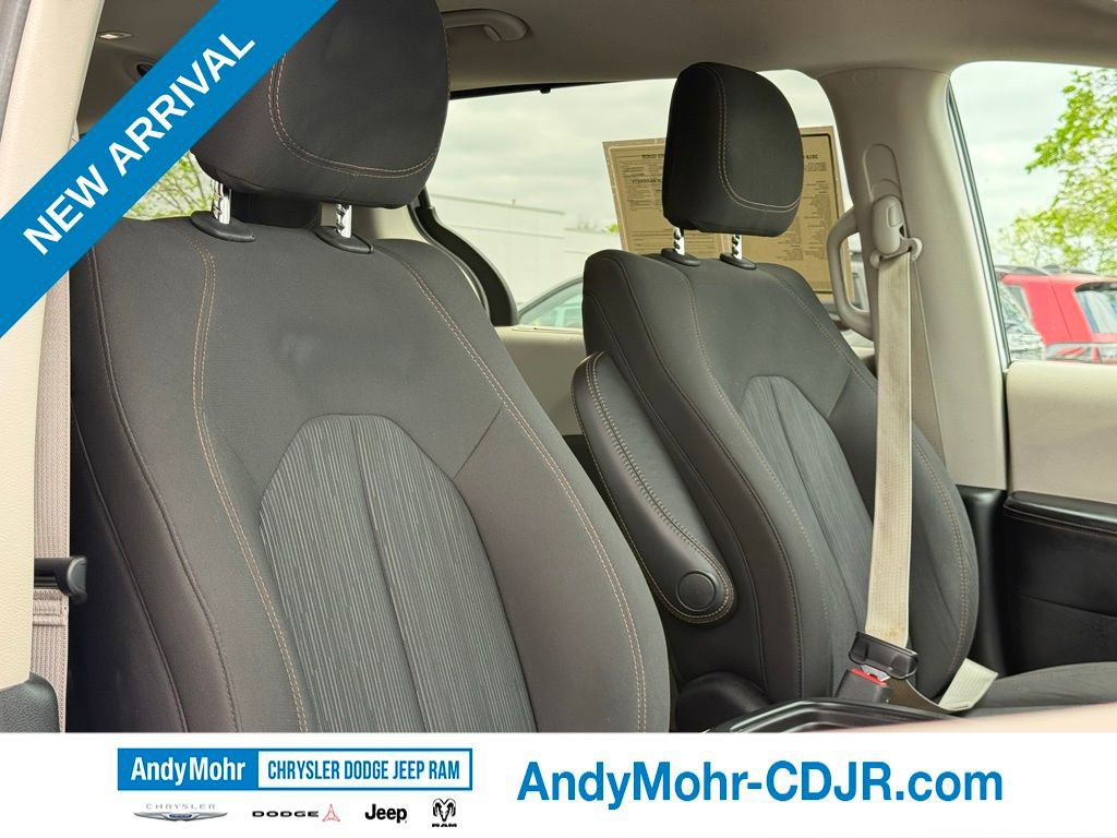 Used 2018 Chrysler Pacifica Touring Plus FWD image 40