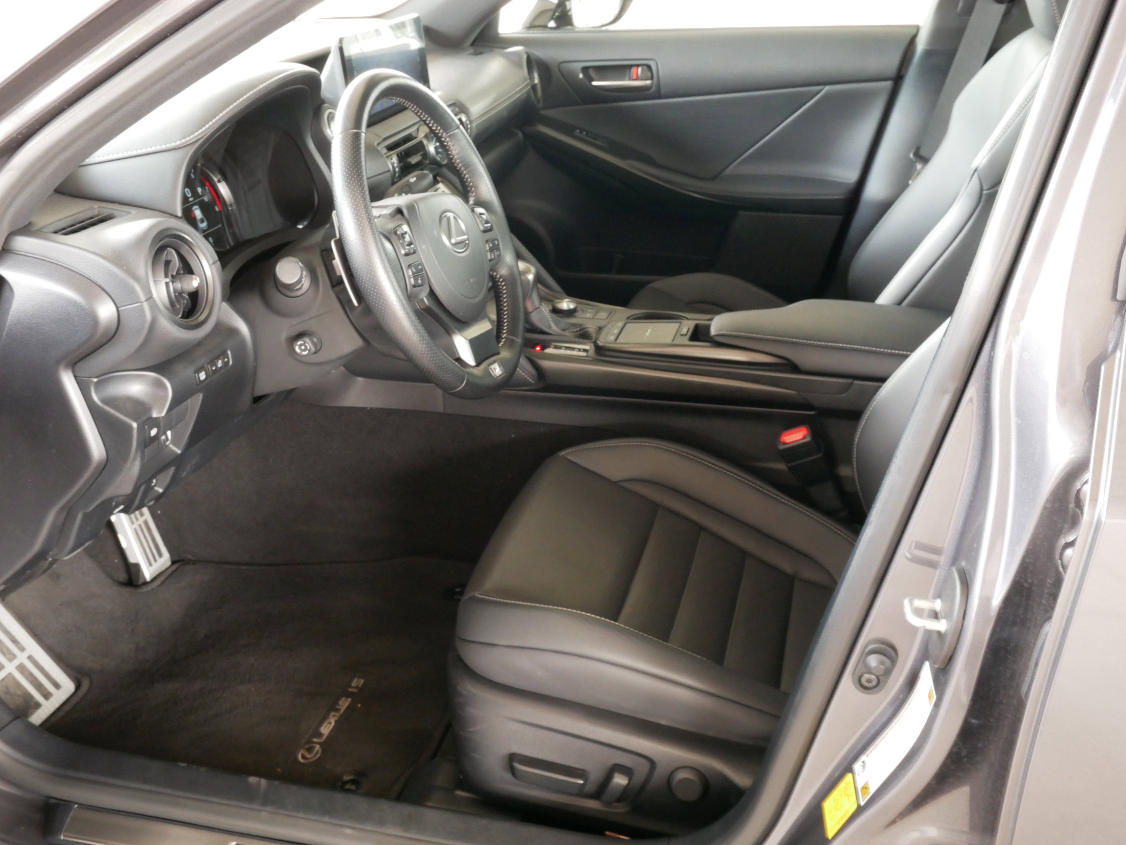 Certified 2025 Lexus IS 350 F Sport w/ Navigation Package RWD image 4