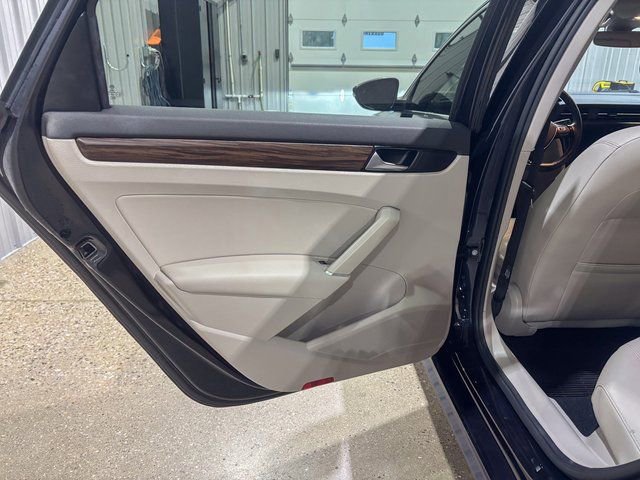 Used 2020 Volkswagen Passat 2.0T SEL image 21
