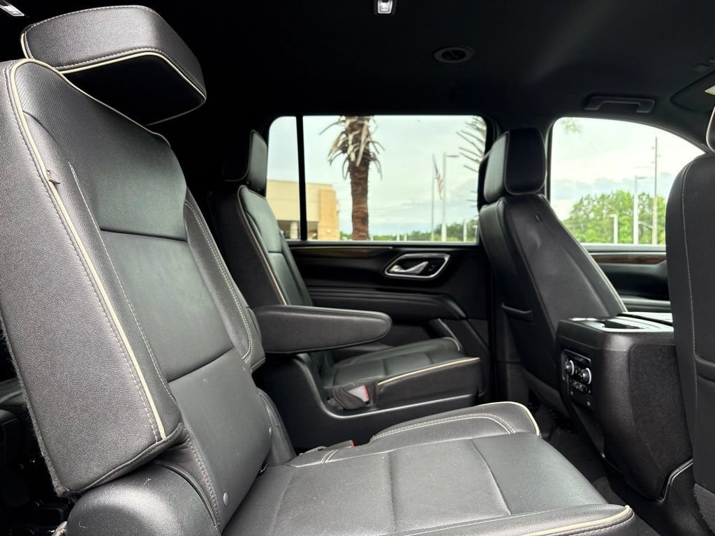 Used 2023 Chevrolet Suburban Premier AWD/4WD image 18