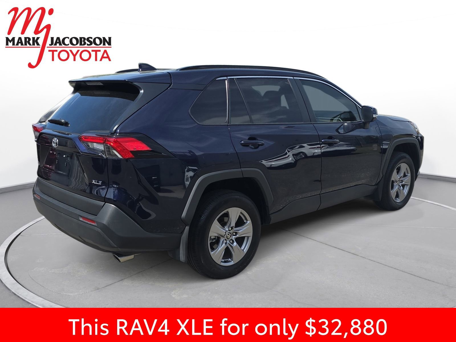 Used 2025 Toyota RAV4 XLE w/ Convenience Package FWD image 9