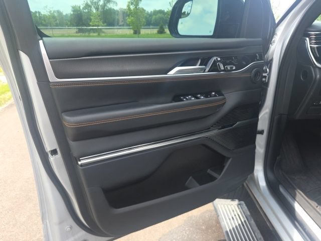 Used 2024 Jeep Grand Wagoneer Series III w/ Quick Order Packagew 28T AWD/4WD image 27
