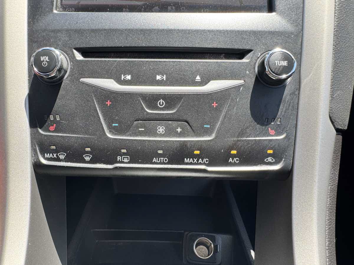 Used 2014 Ford Fusion Energi SE FWD image 49