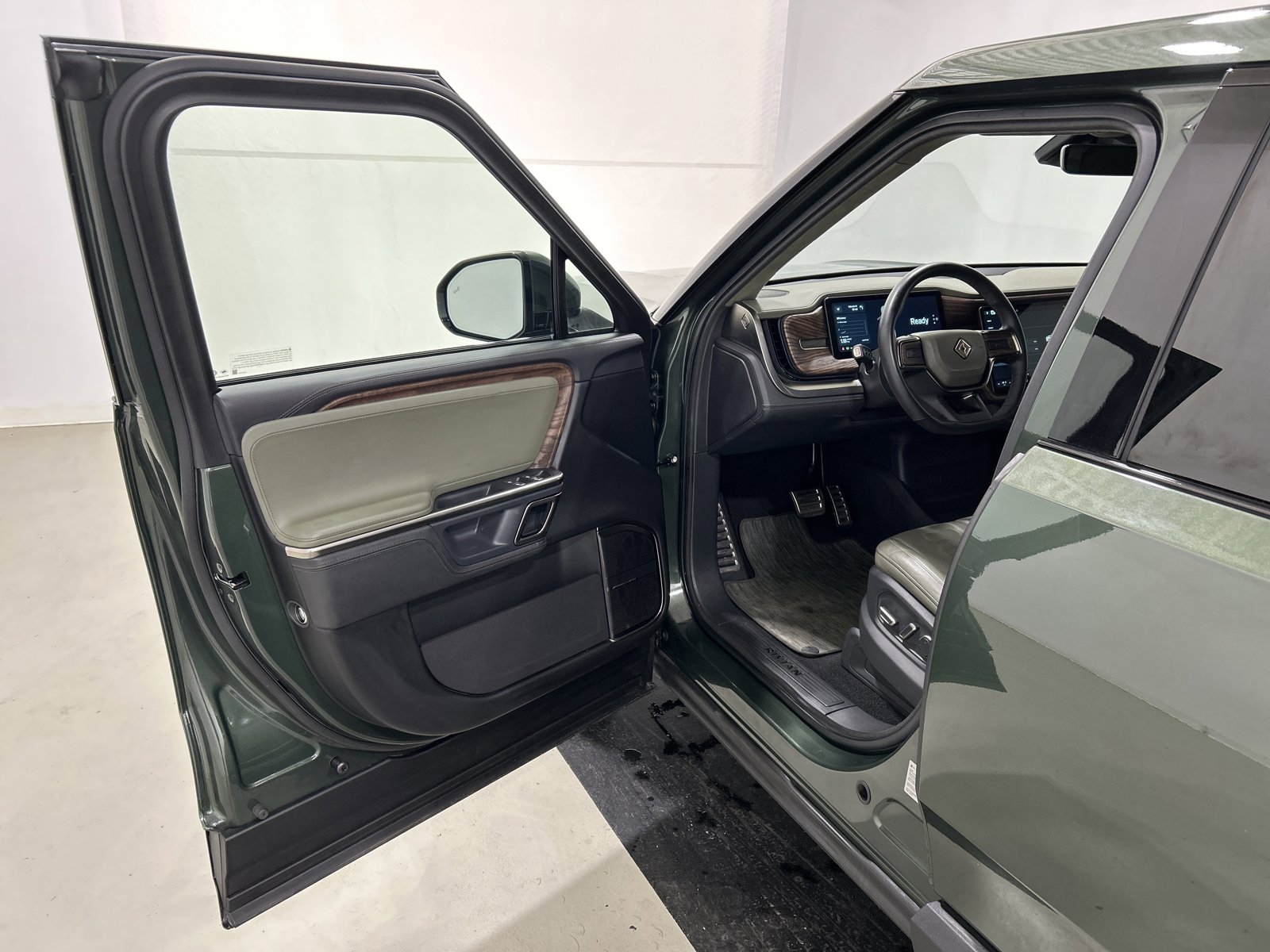 Used 2022 Rivian R1T Adventure image 16