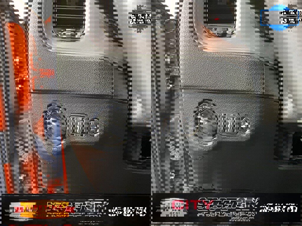 Used 2023 Dodge Charger SXT w/ Blacktop Package image 14