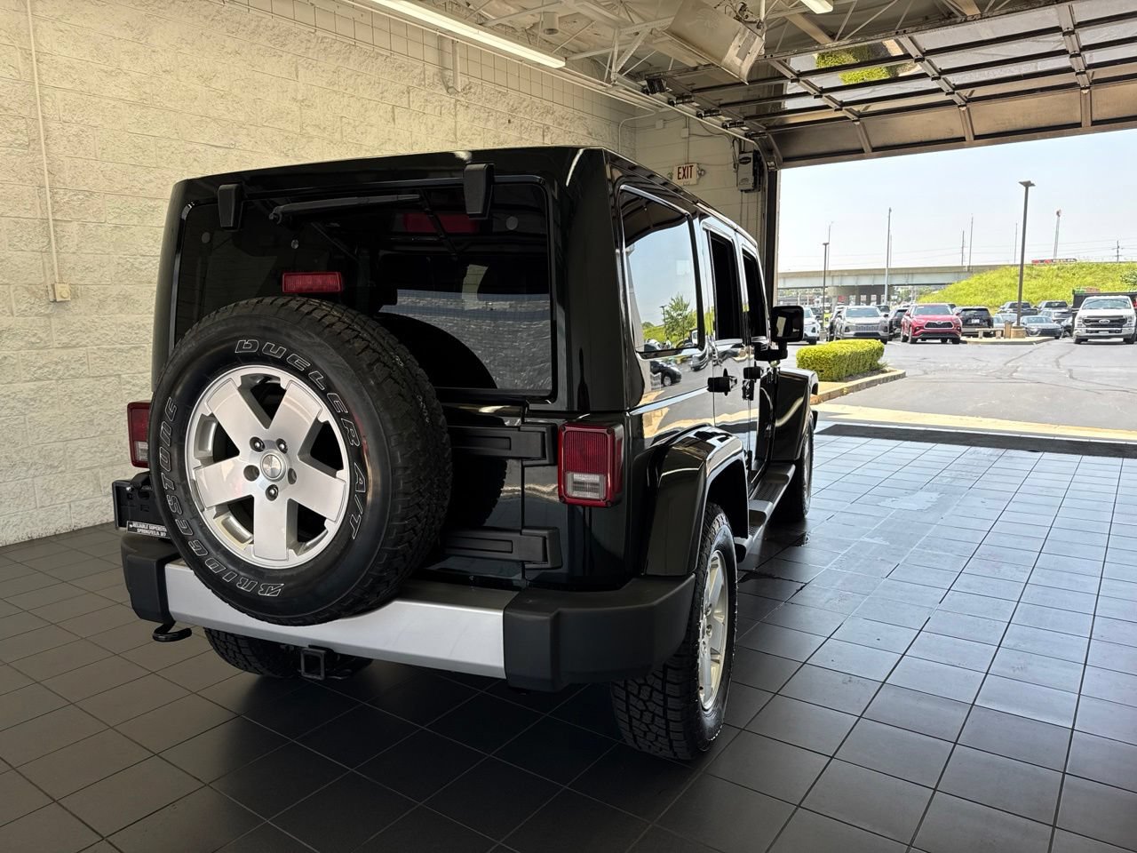 Used 2012 Jeep Wrangler Unlimited Sahara w/ Connectivity Group AWD/4WD image 7