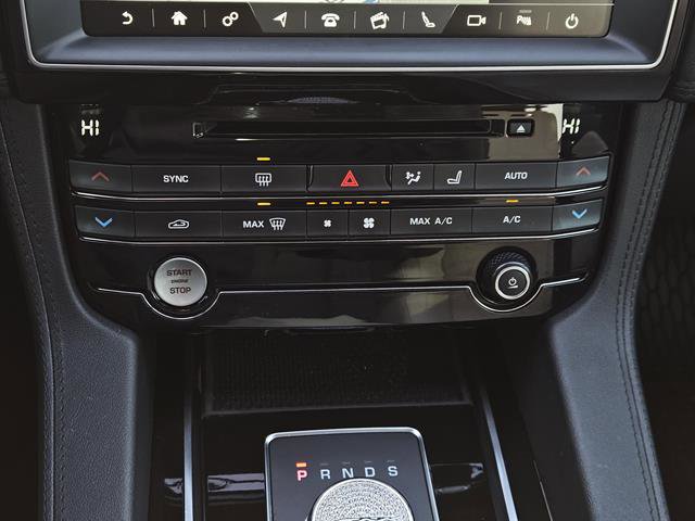 Used 2020 Jaguar F-PACE Prestige image 15