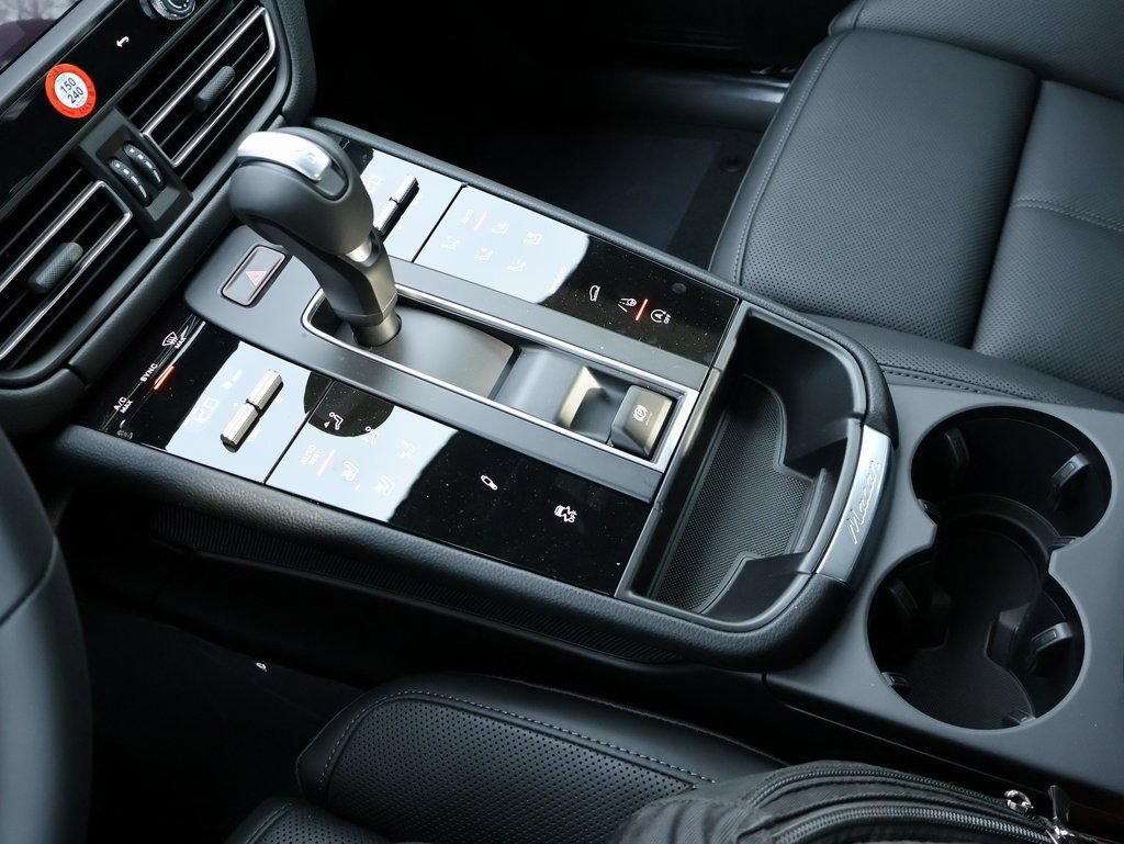Certified 2026 Porsche Macan Turbo AWD/4WD image 24