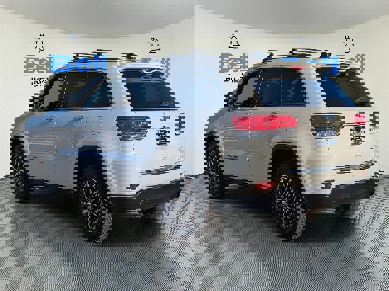 Used 2018 Jeep Grand Cherokee Limited image 3