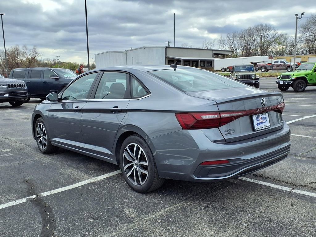 Used 2025 Volkswagen Jetta SE image 5