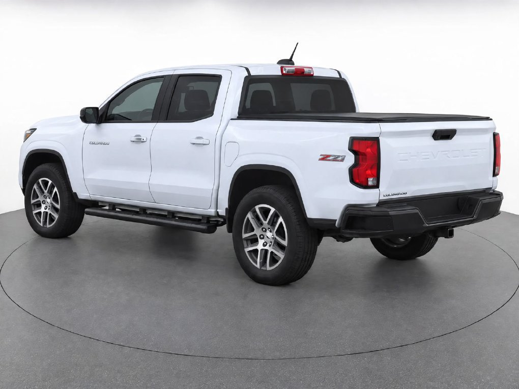 Used 2023 Chevrolet Colorado Z71 w/ Z71 Convenience Package 2 AWD/4WD image 3