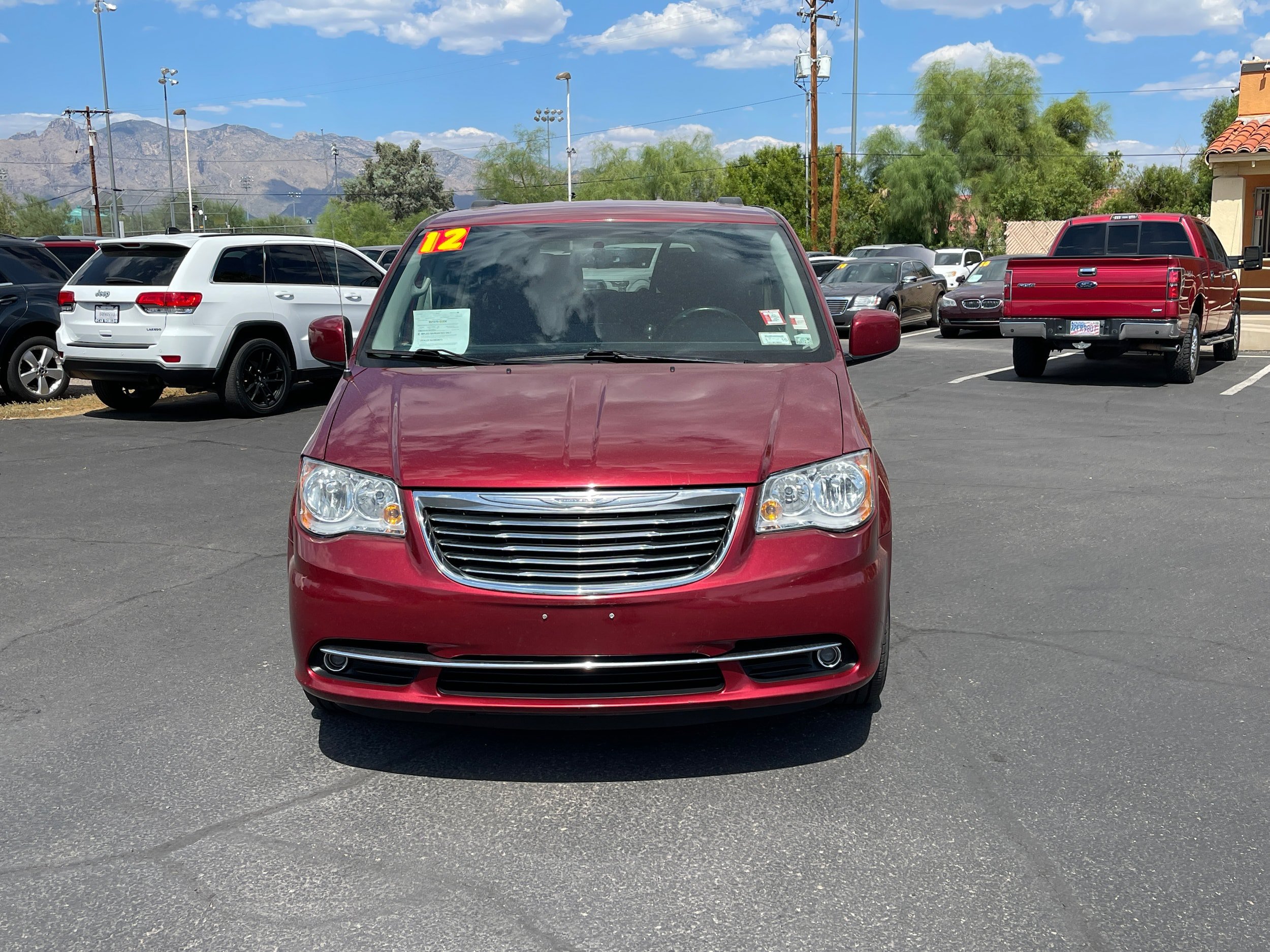 Used 2012 Chrysler Town & Country Touring w/ Entertainment Group #1 FWD image 8