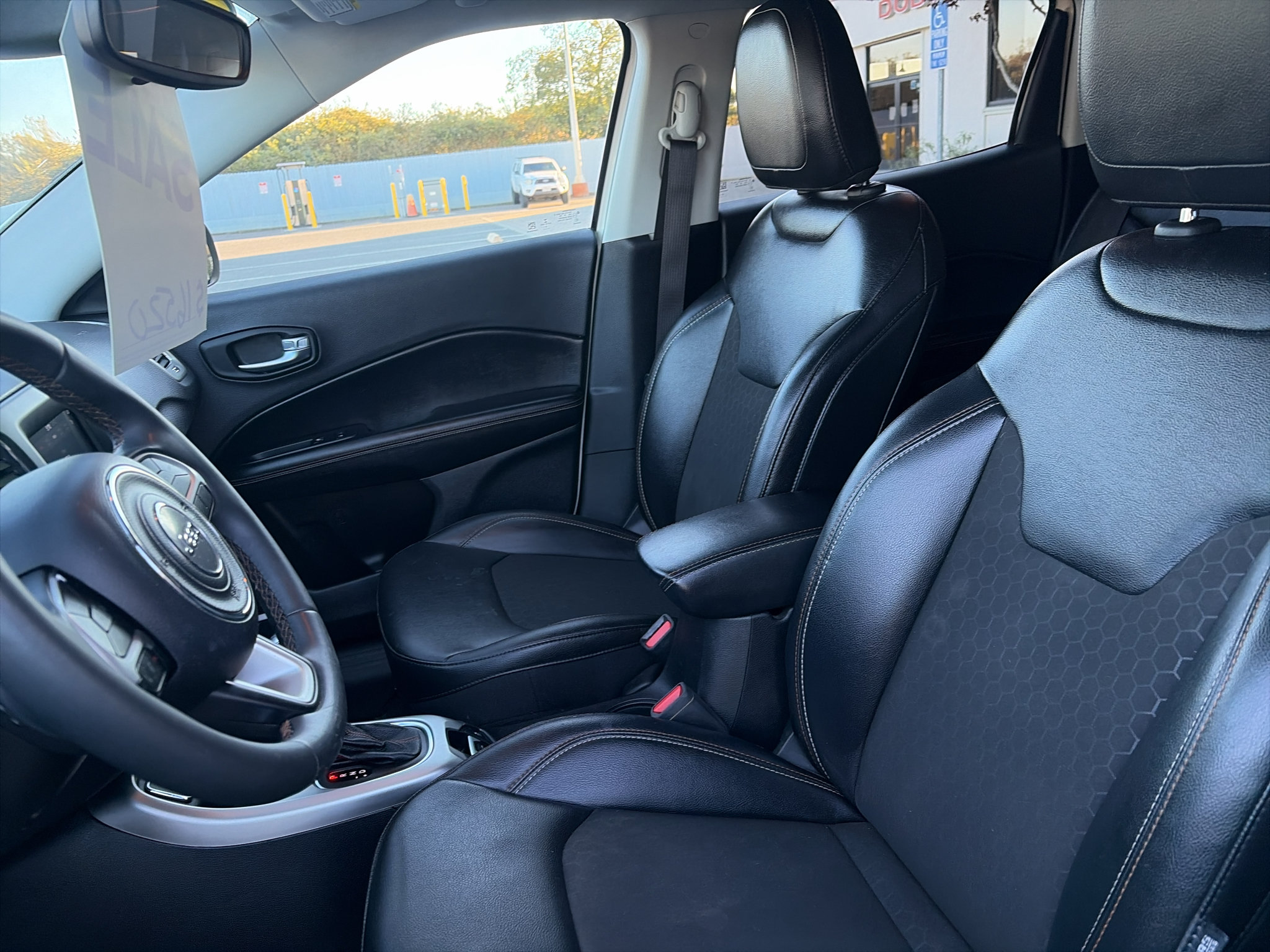 Used 2021 Jeep Compass Latitude FWD image 5