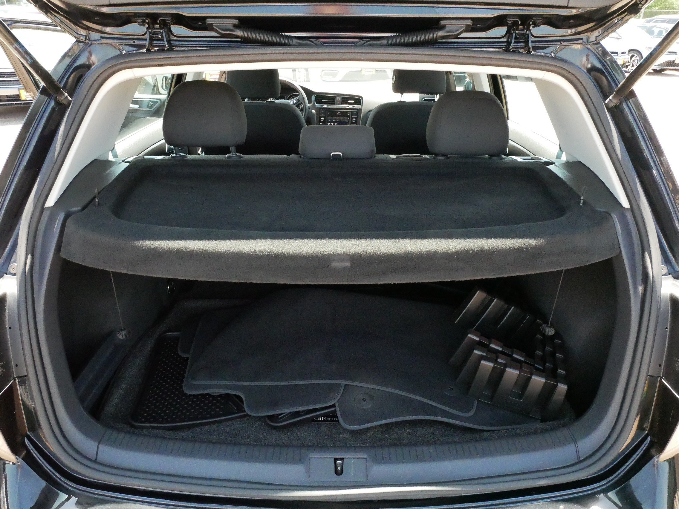 Used 2019 Volkswagen Golf S FWD image 18
