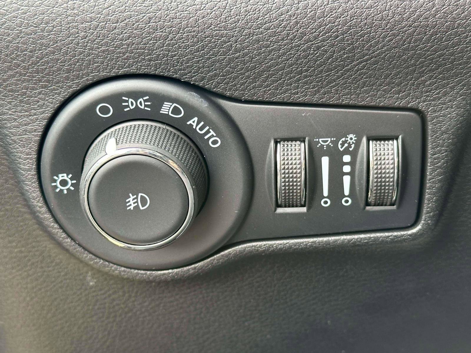 Used 2022 Jeep Compass Limited image 19