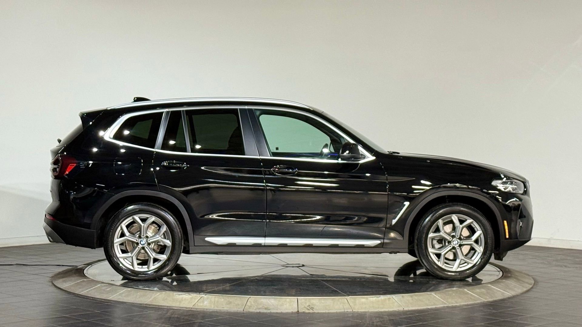 Used 2023 BMW X3 xDrive30i w/ Premium Package AWD/4WD image 11