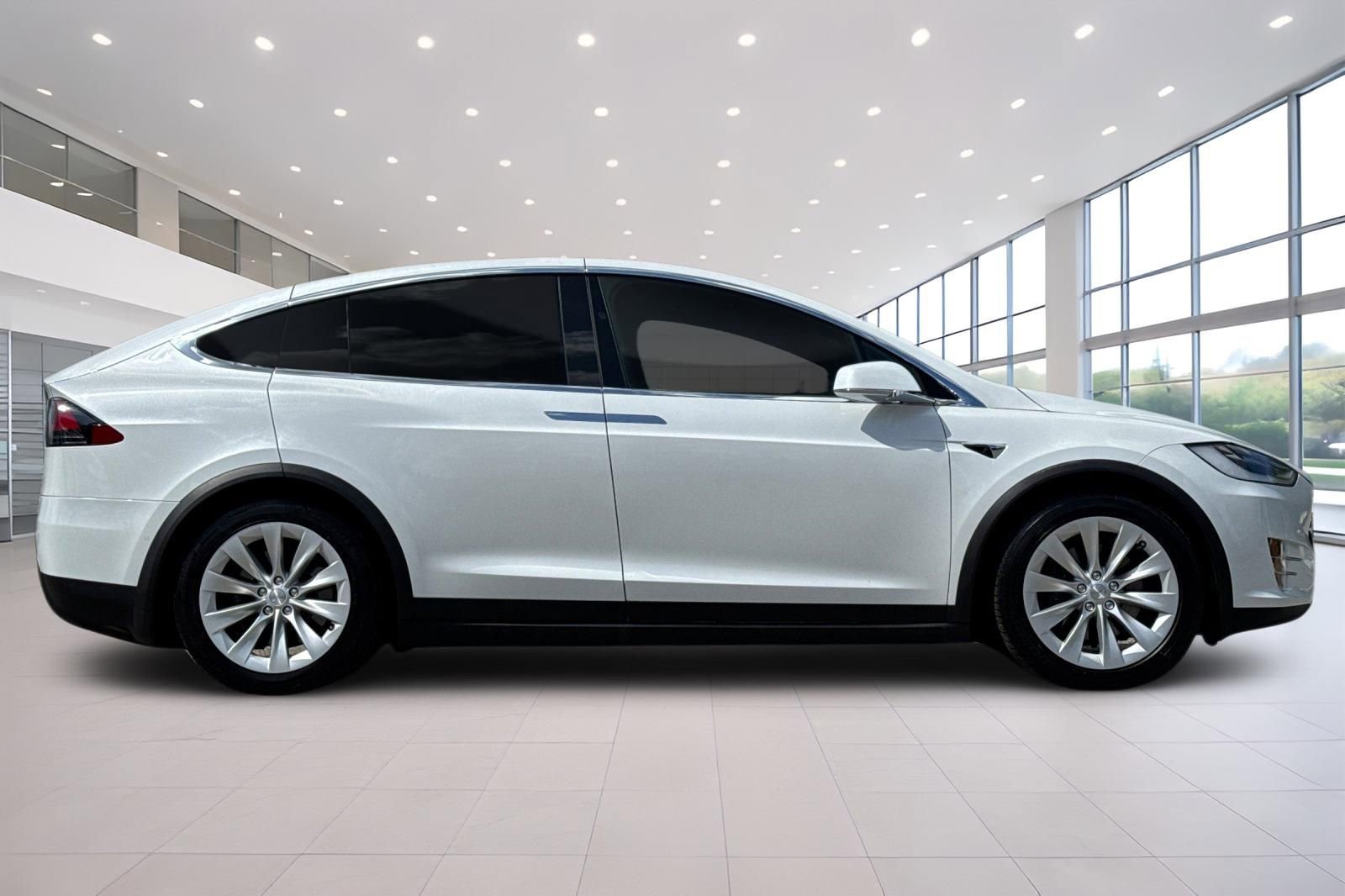 Used 2016 Tesla Model X 90D AWD/4WD image 3