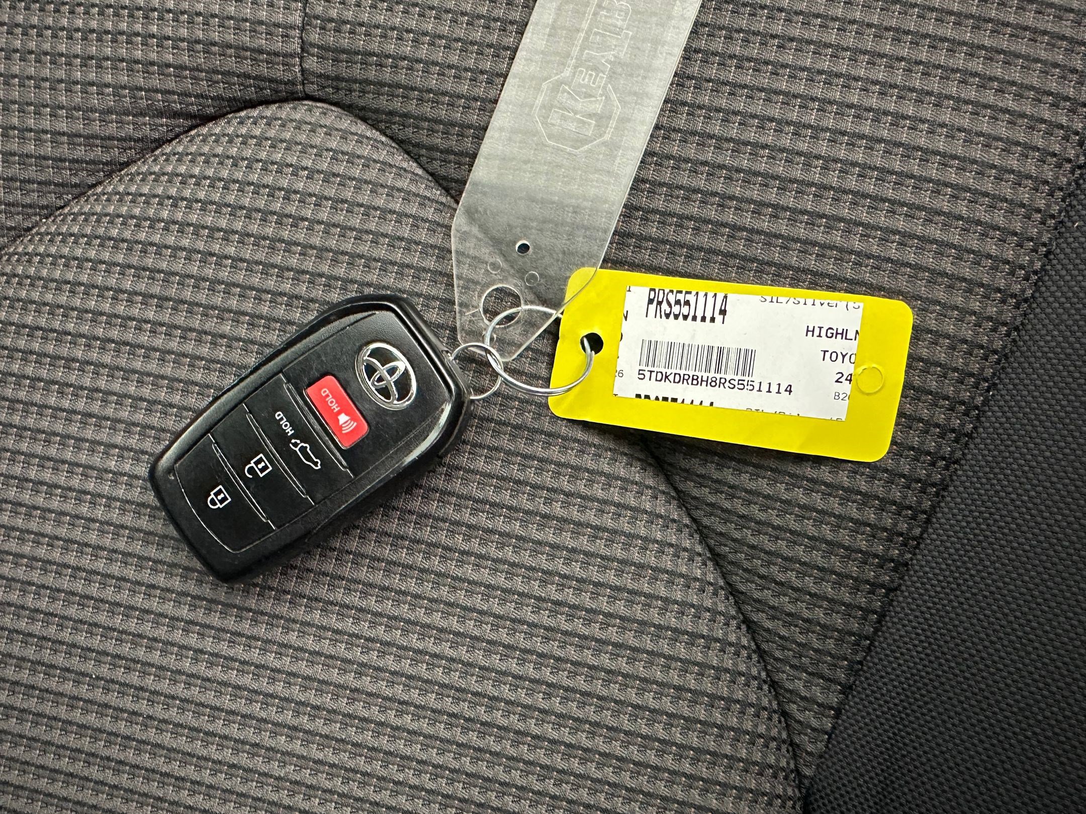 Used 2024 Toyota Highlander LE image 29