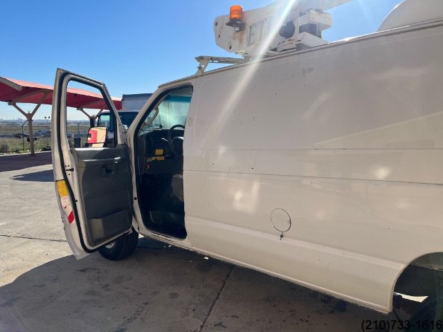 Used 2006 Ford E-350 and Econoline 350 Super Duty RWD image 13