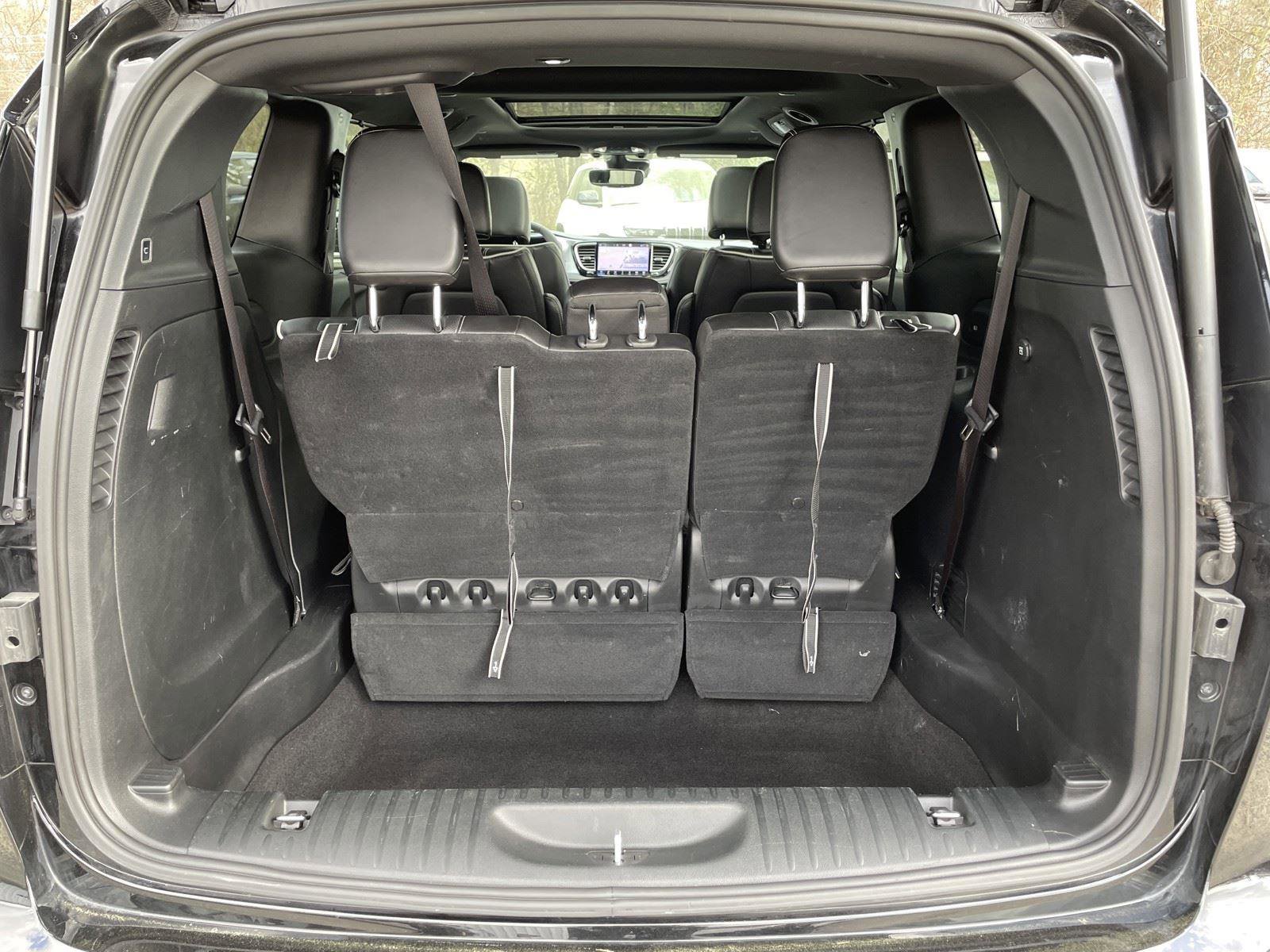 Certified 2025 Chrysler Pacifica Limited image 42