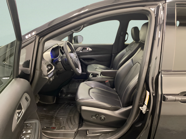 Used 2023 Chrysler Pacifica Touring-L w/ S Appearance Package AWD/4WD image 8