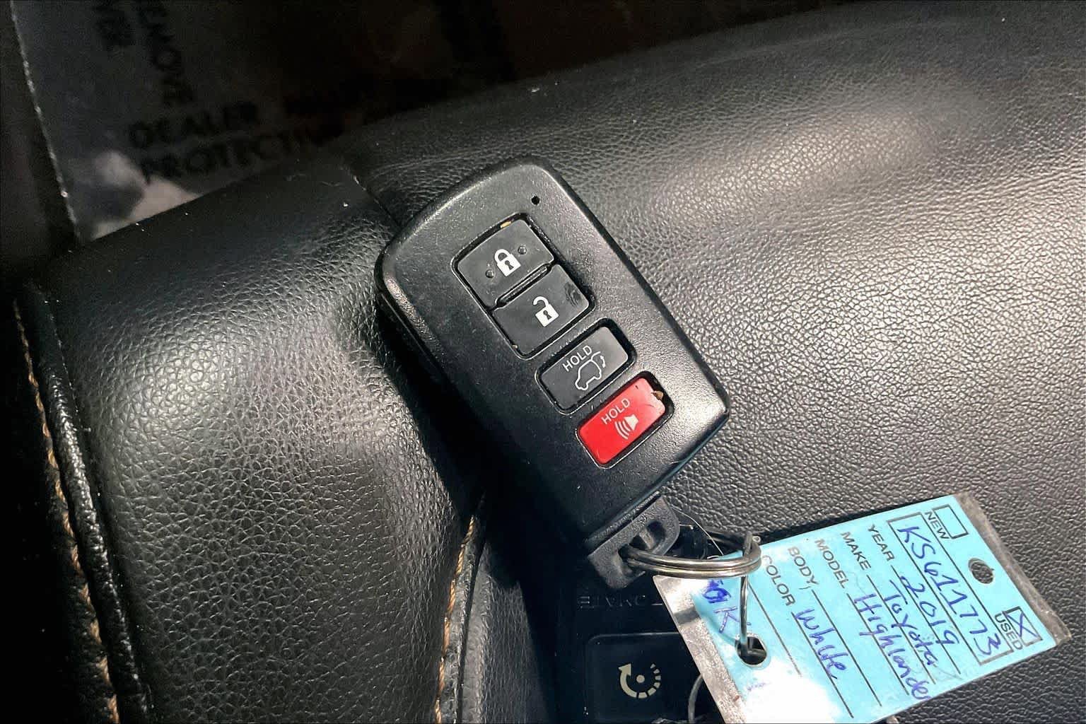 Used 2019 Toyota Highlander XLE AWD/4WD image 15