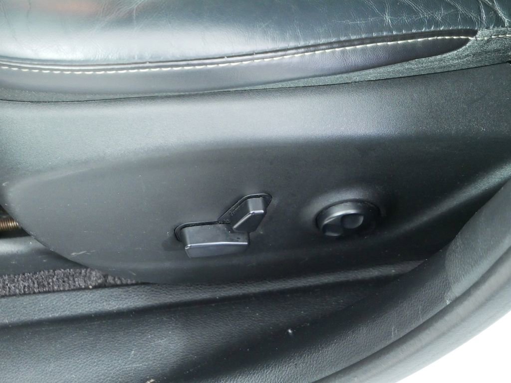 Used 2016 Jeep Cherokee Limited image 22