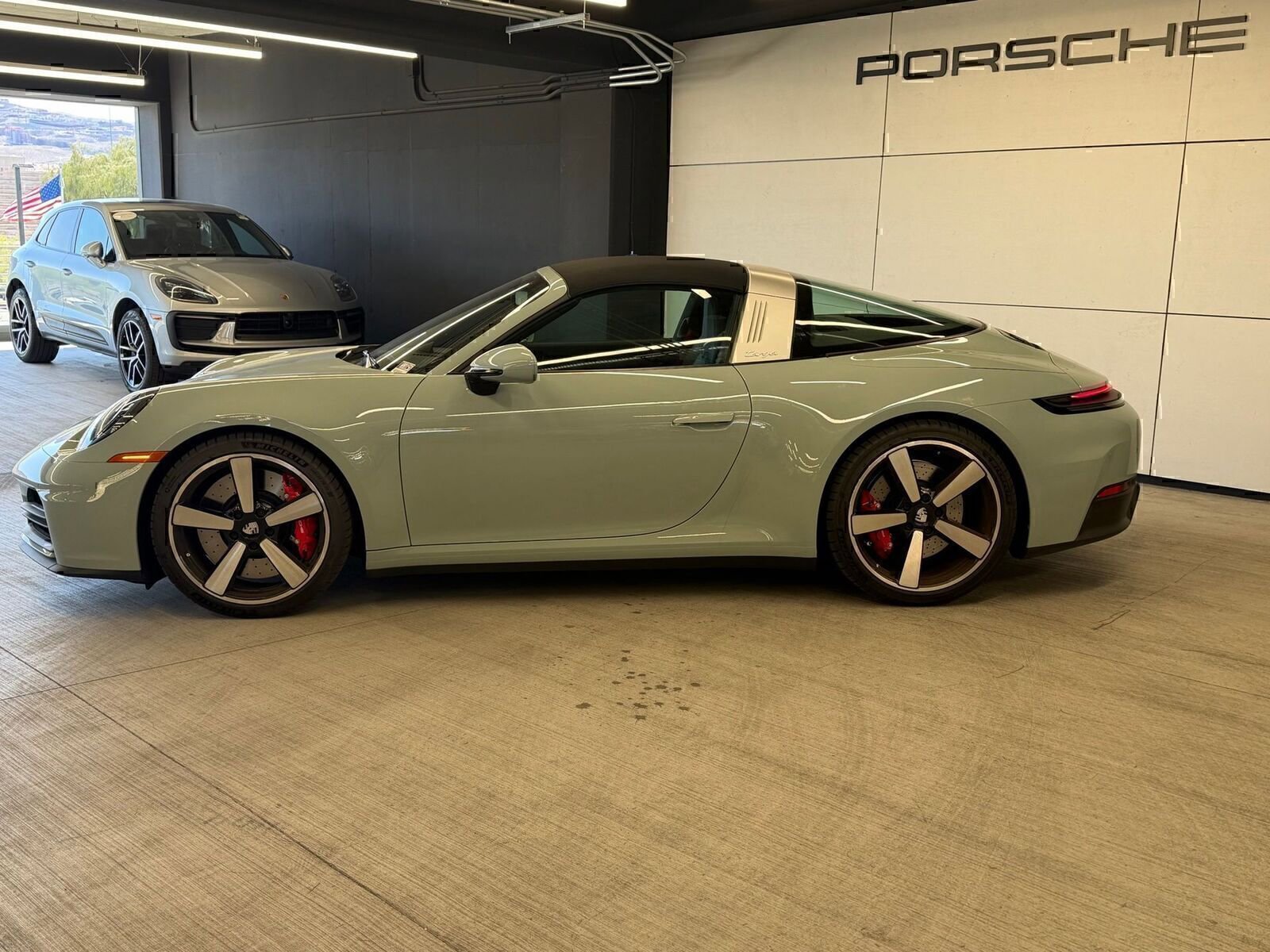 Certified 2026 Porsche 911 Targa 4S AWD/4WD image 2