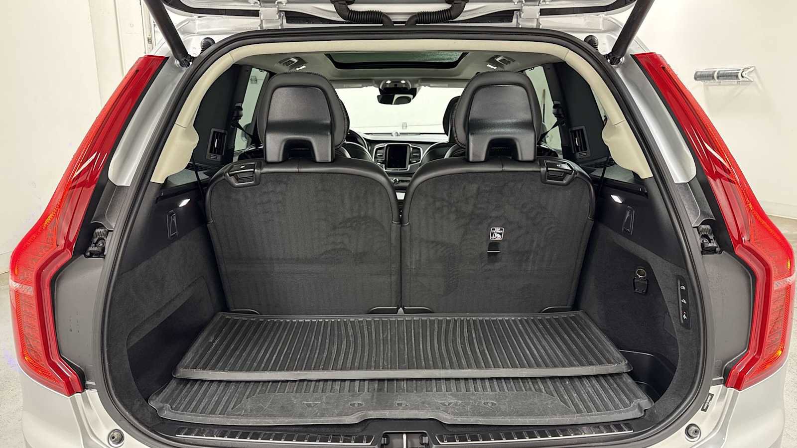 Used 2022 Volvo XC90 T6 Inscription w/ Advanced Package image 29