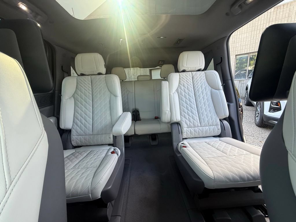 Used 2025 Cadillac Escalade IQ Luxury 1 w/ LPO, Radiant Package AWD/4WD image 22