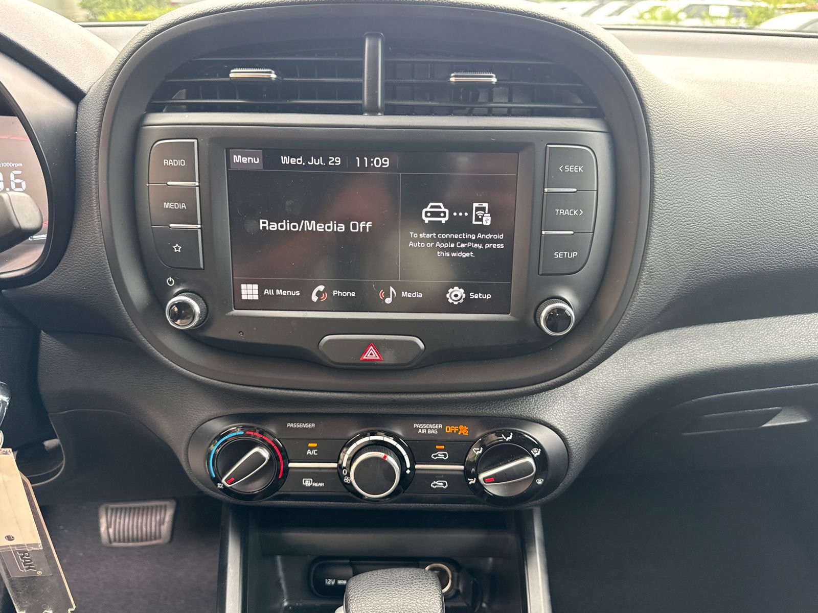 Used 2025 Kia Soul LX w/ LX Technology Package FWD image 27