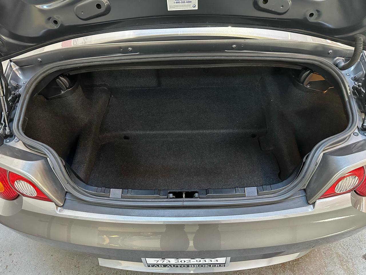 Used 2004 BMW Z4 2.5i image 12