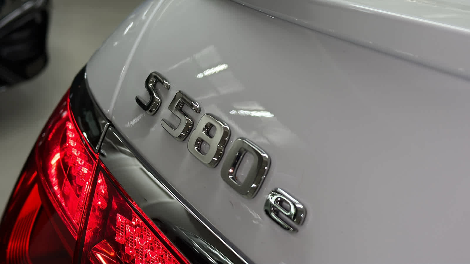 New 2025 Mercedes-Benz S 580e 4MATIC Sedan image 9