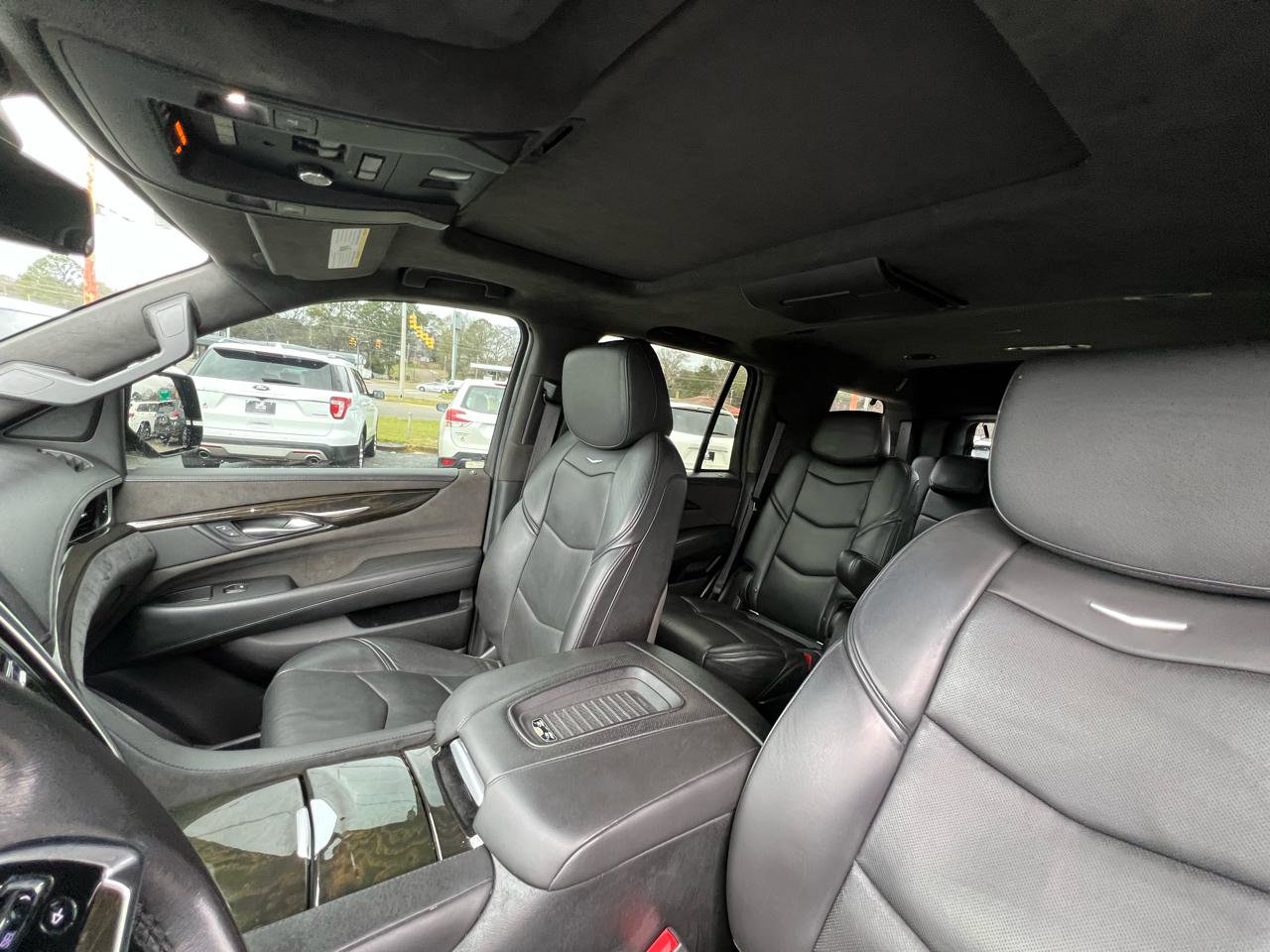 Used 2018 Cadillac Escalade Platinum image 29